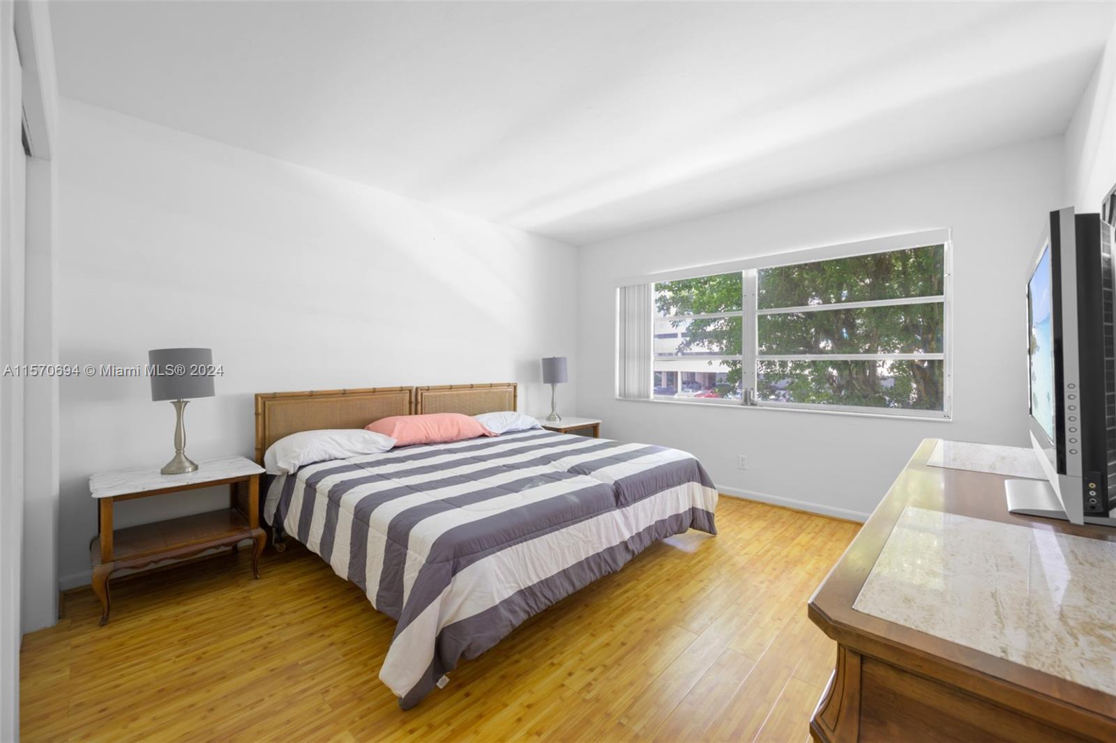 450 Paradise Isle Blvd 203, Hallandale Beach, Florida 33009, 1 Bedroom Bedrooms, ,1 BathroomBathrooms,Residentiallease,For Rent,450 Paradise Isle Blvd 203,A11570694