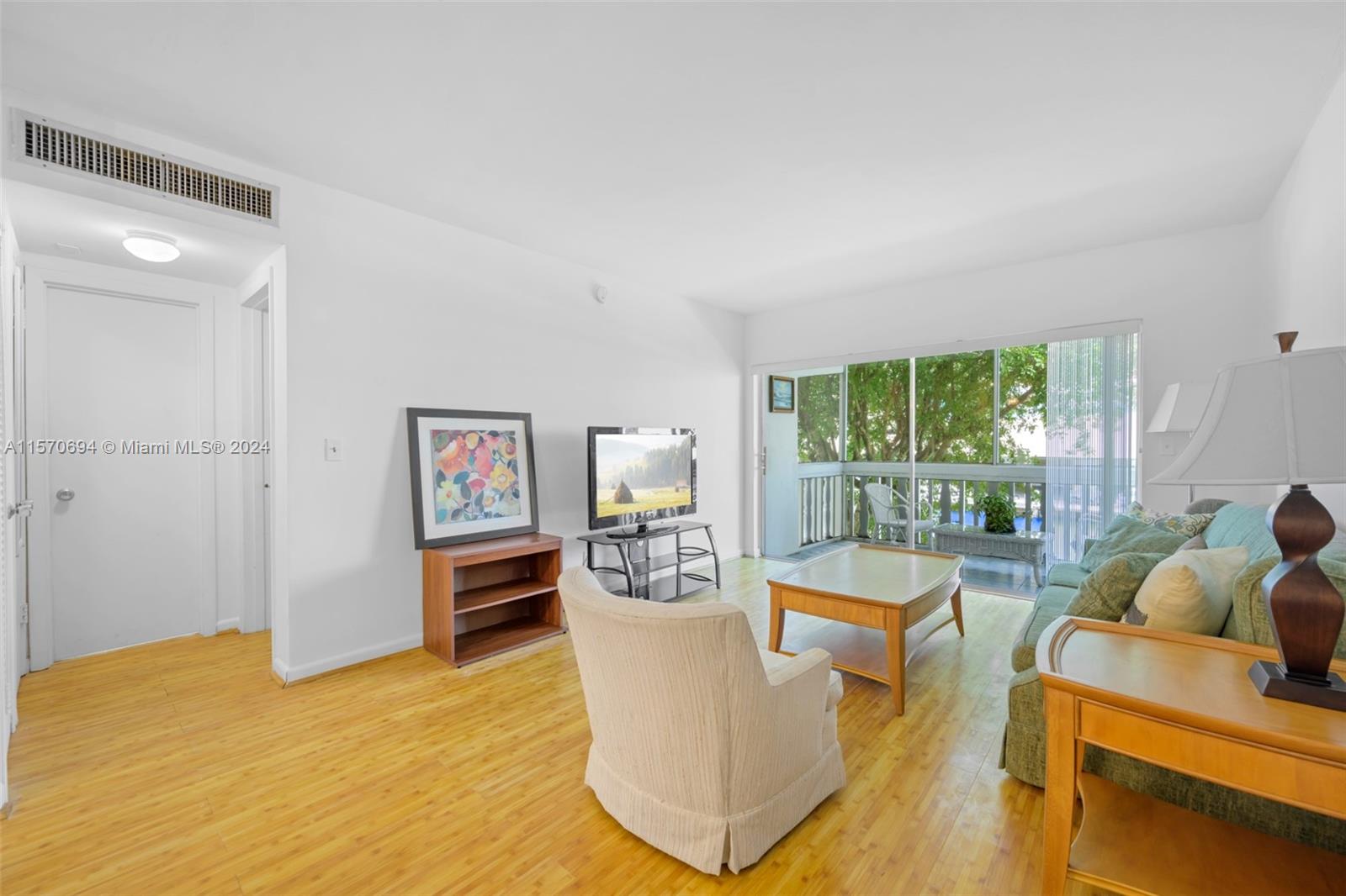 450 Paradise Isle Blvd 203, Hallandale Beach, Florida 33009, 1 Bedroom Bedrooms, ,1 BathroomBathrooms,Residentiallease,For Rent,450 Paradise Isle Blvd 203,A11570694