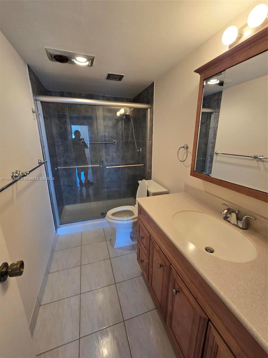 1980 S Ocean Dr 8Q, Hallandale Beach, Florida 33009, 3 Bedrooms Bedrooms, ,2 BathroomsBathrooms,Residentiallease,For Rent,1980 S Ocean Dr 8Q,A11570708