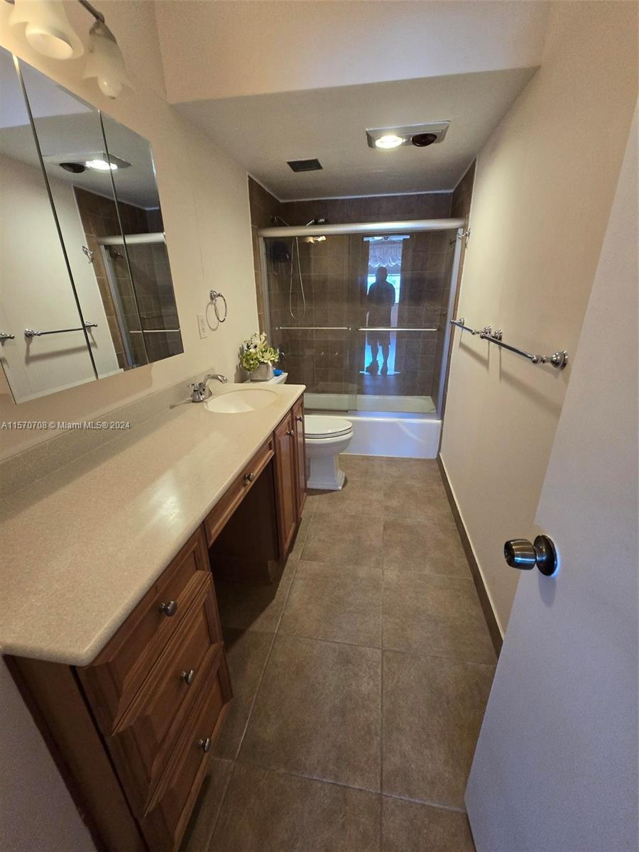 1980 S Ocean Dr 8Q, Hallandale Beach, Florida 33009, 3 Bedrooms Bedrooms, ,2 BathroomsBathrooms,Residentiallease,For Rent,1980 S Ocean Dr 8Q,A11570708
