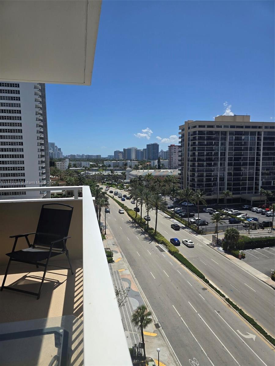 1980 S Ocean Dr 8Q, Hallandale Beach, Florida 33009, 3 Bedrooms Bedrooms, ,2 BathroomsBathrooms,Residentiallease,For Rent,1980 S Ocean Dr 8Q,A11570708