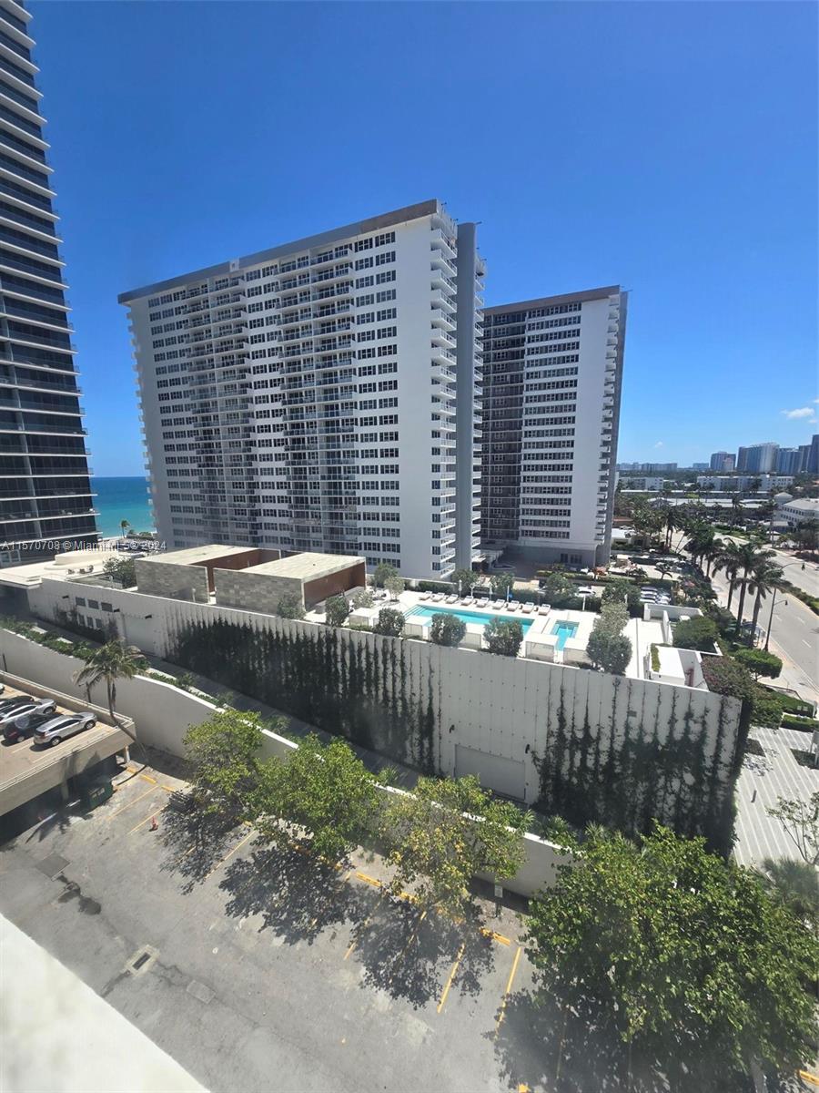 1980 S Ocean Dr 8Q, Hallandale Beach, Florida 33009, 3 Bedrooms Bedrooms, ,2 BathroomsBathrooms,Residentiallease,For Rent,1980 S Ocean Dr 8Q,A11570708