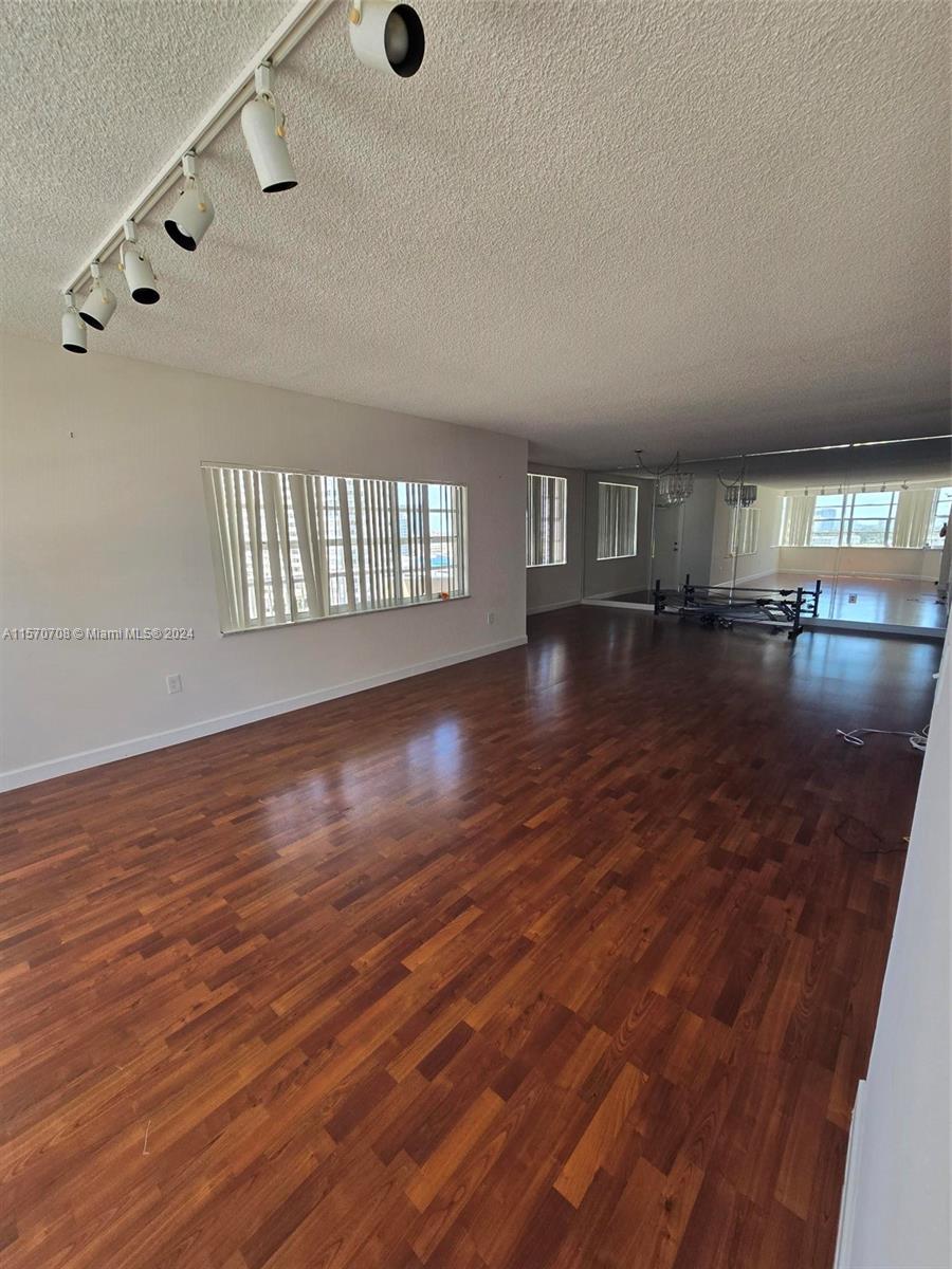 1980 S Ocean Dr 8Q, Hallandale Beach, Florida 33009, 3 Bedrooms Bedrooms, ,2 BathroomsBathrooms,Residentiallease,For Rent,1980 S Ocean Dr 8Q,A11570708