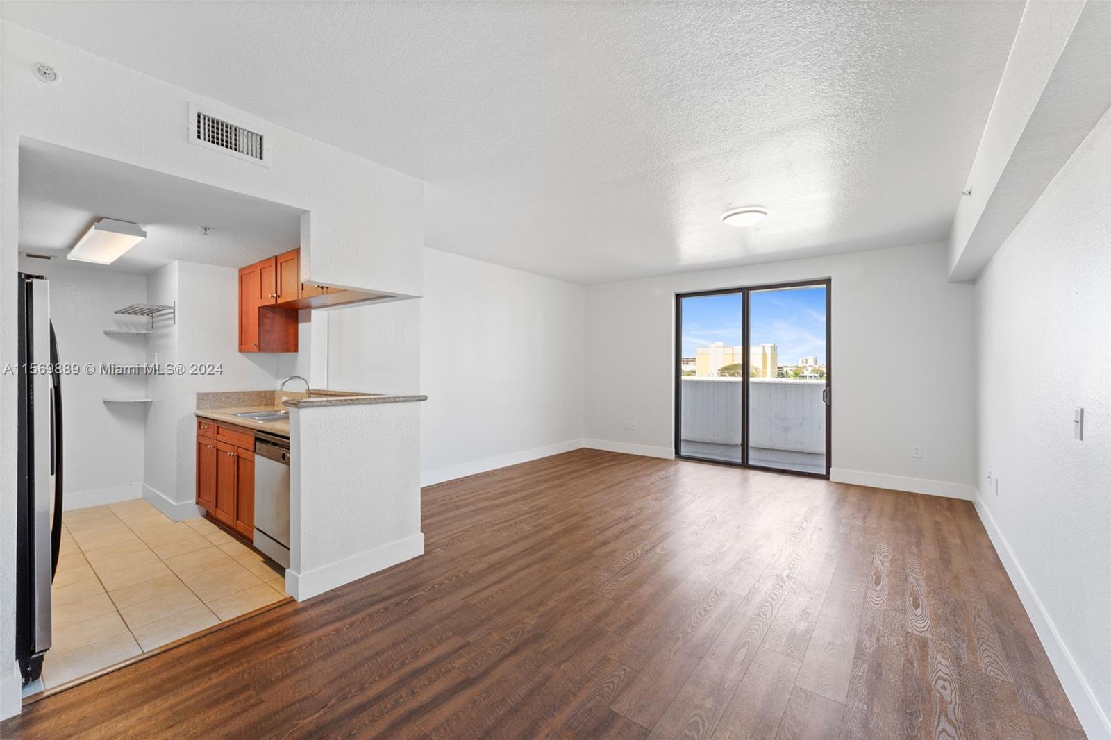 36 NW 6th Ave 502, Miami, Florida 33128, 2 Bedrooms Bedrooms, ,2 BathroomsBathrooms,Residentiallease,For Rent,36 NW 6th Ave 502,A11569889