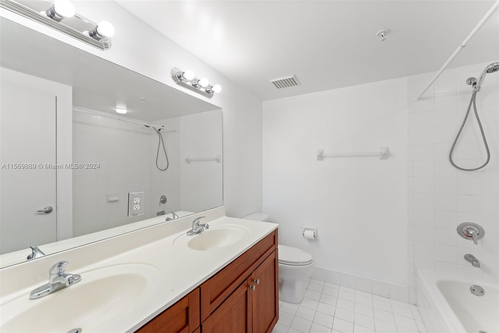 36 NW 6th Ave 502, Miami, Florida 33128, 2 Bedrooms Bedrooms, ,2 BathroomsBathrooms,Residentiallease,For Rent,36 NW 6th Ave 502,A11569889