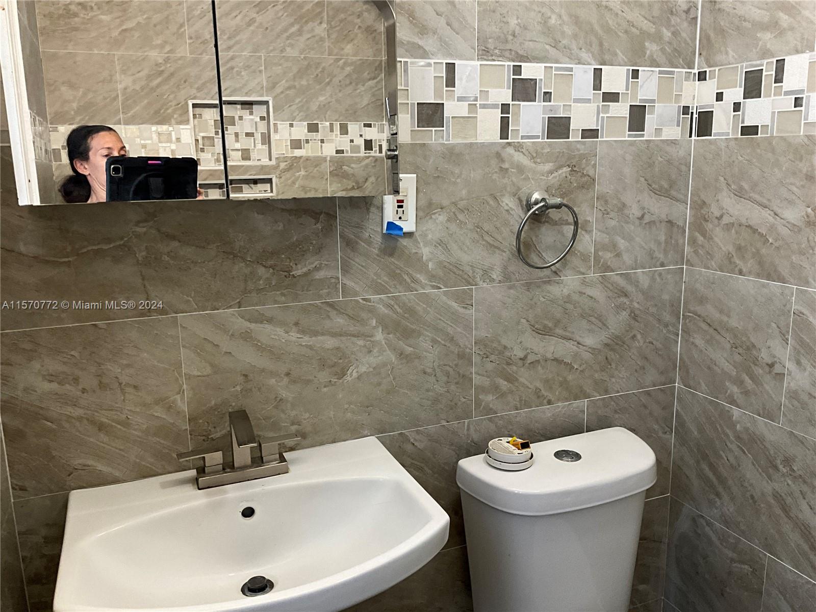 418 NW 48th St 1, Miami, Florida 33127, 5 Bedrooms Bedrooms, ,2 BathroomsBathrooms,Residentiallease,For Rent,418 NW 48th St 1,A11570772