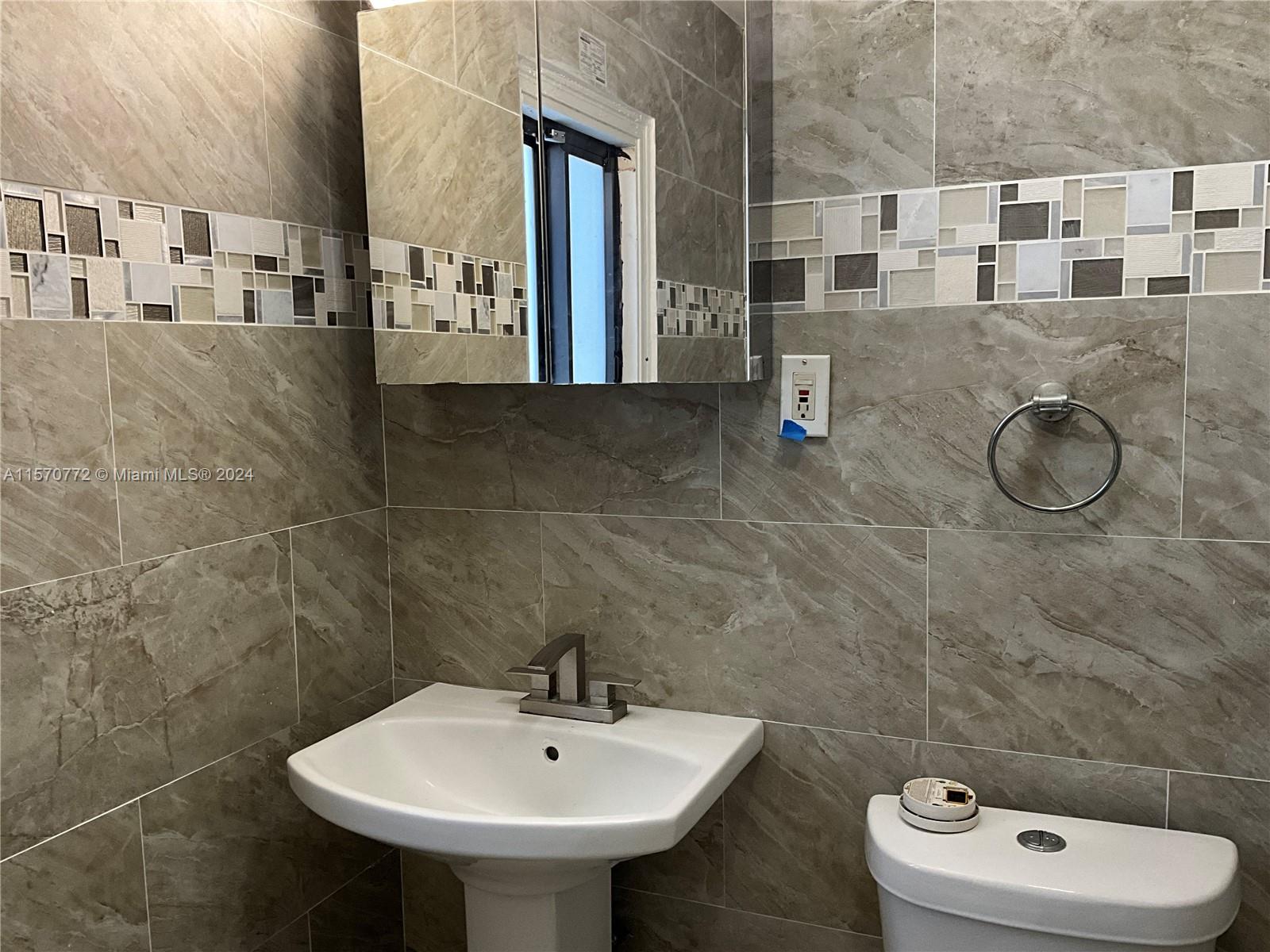 418 NW 48th St 1, Miami, Florida 33127, 5 Bedrooms Bedrooms, ,2 BathroomsBathrooms,Residentiallease,For Rent,418 NW 48th St 1,A11570772