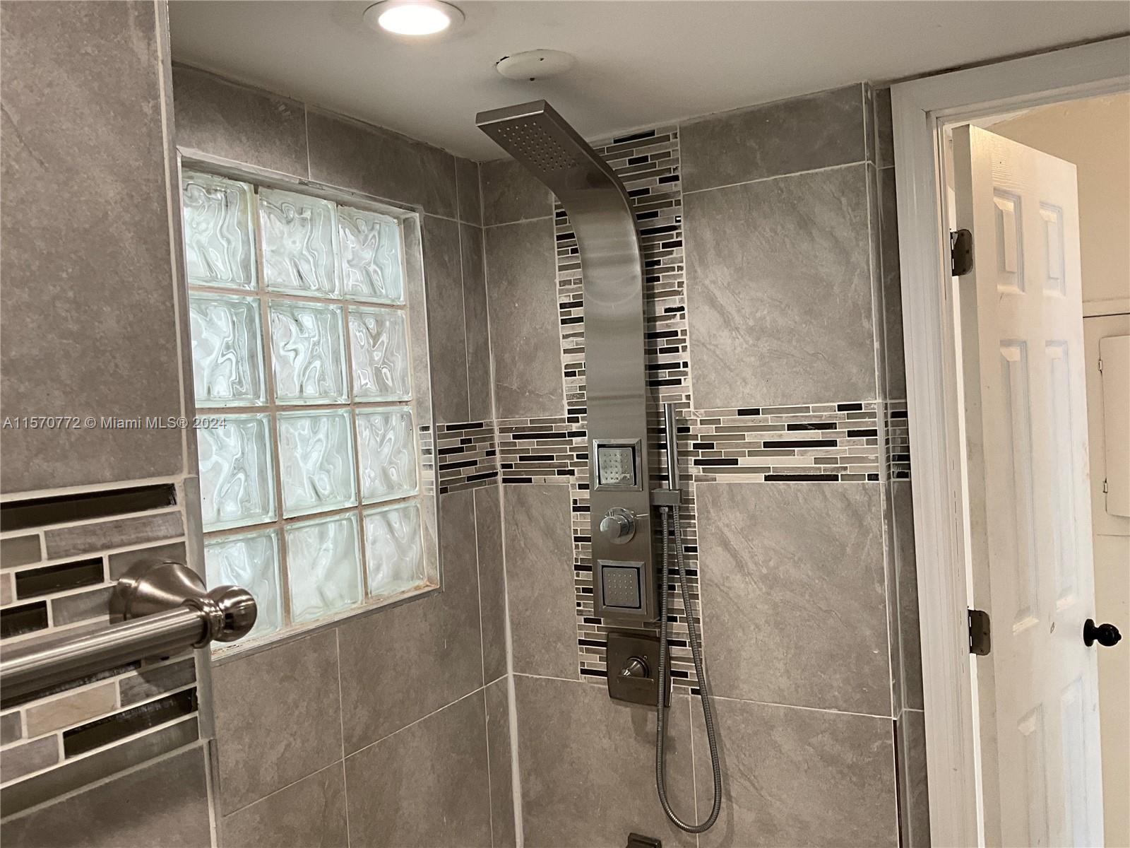418 NW 48th St 1, Miami, Florida 33127, 5 Bedrooms Bedrooms, ,2 BathroomsBathrooms,Residentiallease,For Rent,418 NW 48th St 1,A11570772