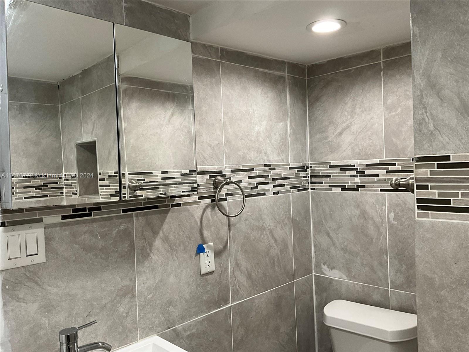 418 NW 48th St 1, Miami, Florida 33127, 5 Bedrooms Bedrooms, ,2 BathroomsBathrooms,Residentiallease,For Rent,418 NW 48th St 1,A11570772