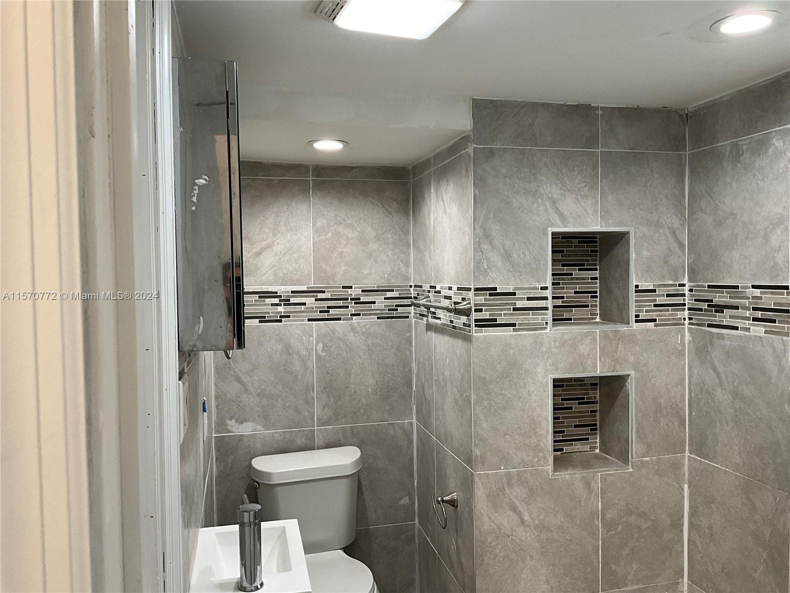 418 NW 48th St 1, Miami, Florida 33127, 5 Bedrooms Bedrooms, ,2 BathroomsBathrooms,Residentiallease,For Rent,418 NW 48th St 1,A11570772