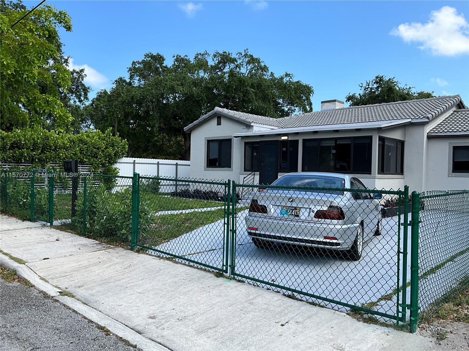 418 NW 48th St 1, Miami, Florida 33127, 5 Bedrooms Bedrooms, ,2 BathroomsBathrooms,Residentiallease,For Rent,418 NW 48th St 1,A11570772