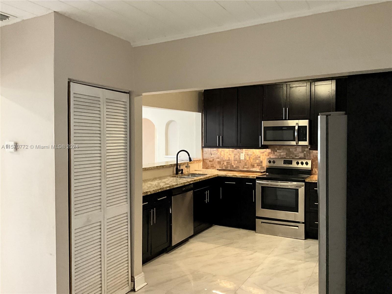 418 NW 48th St 1, Miami, Florida 33127, 5 Bedrooms Bedrooms, ,2 BathroomsBathrooms,Residentiallease,For Rent,418 NW 48th St 1,A11570772