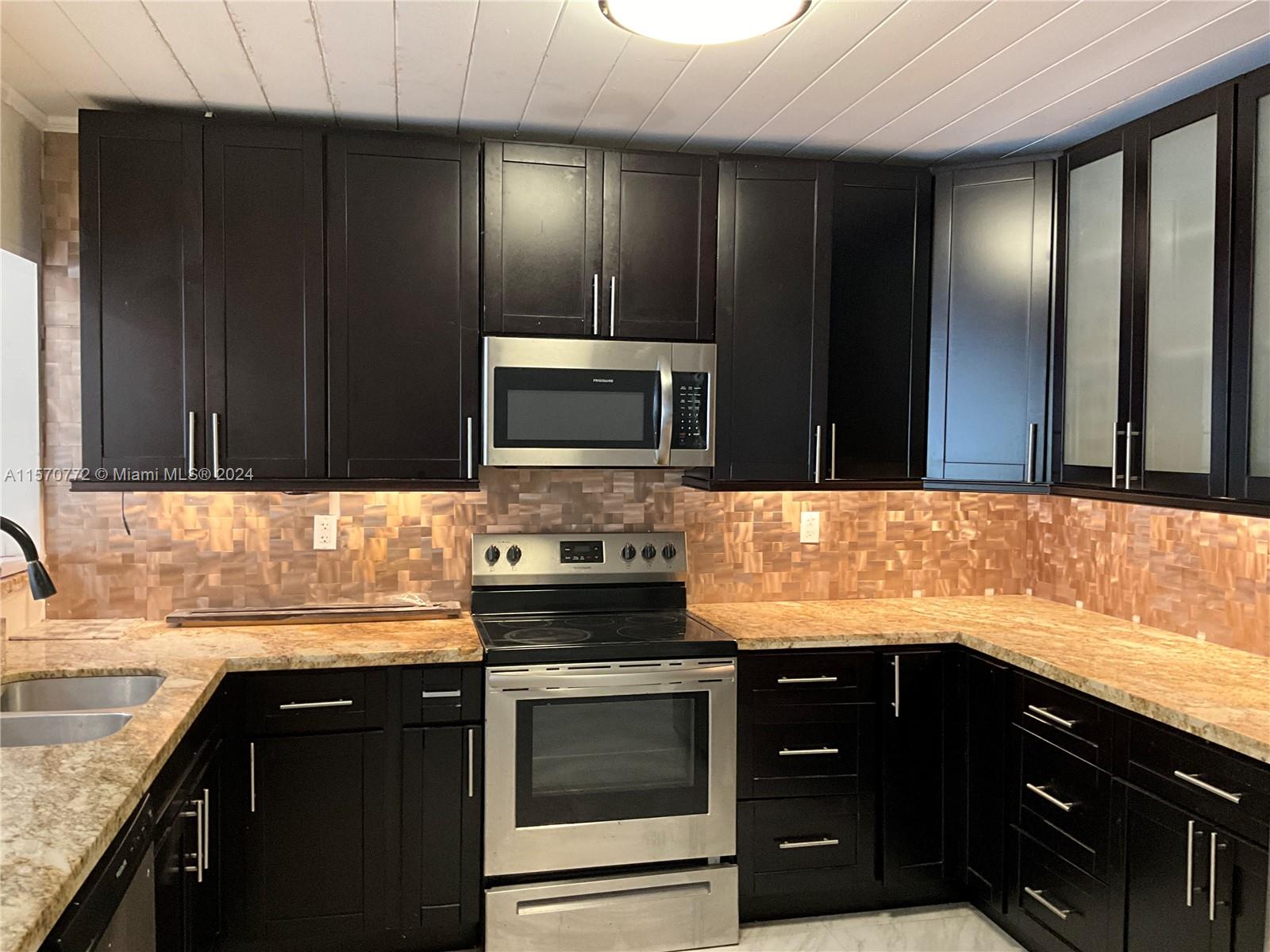 418 NW 48th St 1, Miami, Florida 33127, 5 Bedrooms Bedrooms, ,2 BathroomsBathrooms,Residentiallease,For Rent,418 NW 48th St 1,A11570772