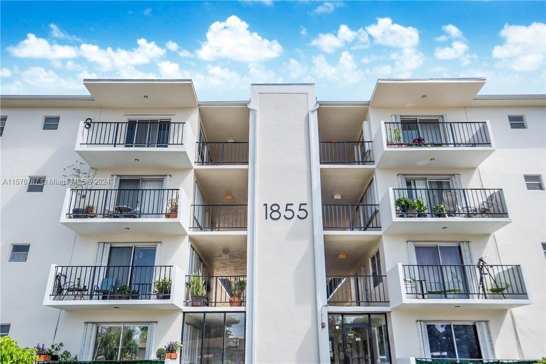 1855  Plunkett St #405 For Sale A11570787, FL