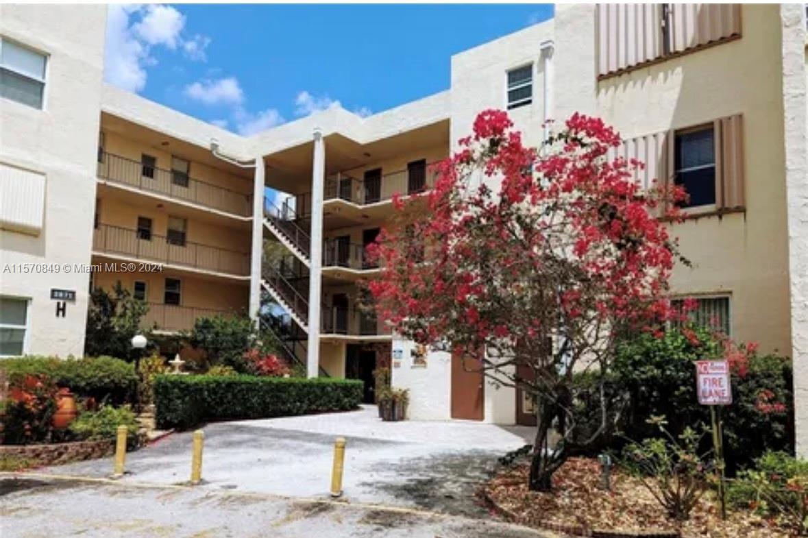 2871 Somerset Dr H 103, Lauderdale Lakes, Florida 33311, 2 Bedrooms Bedrooms, ,2 BathroomsBathrooms,Residential,For Sale,2871 Somerset Dr H 103,A11570849