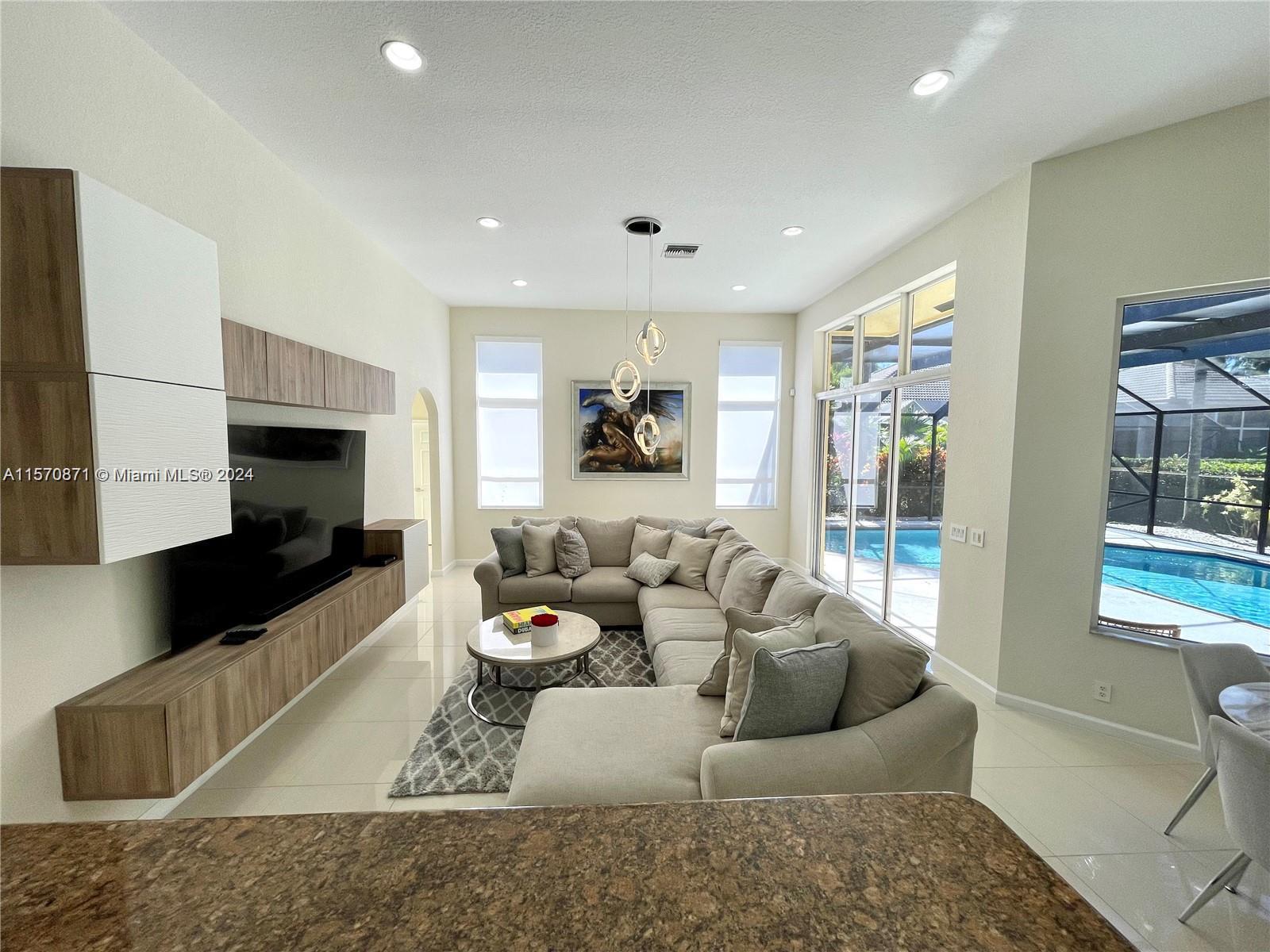 2536 Eagle Run Ct, Weston, Florida 33327, 5 Bedrooms Bedrooms, ,3 BathroomsBathrooms,Residentiallease,For Rent,2536 Eagle Run Ct,A11570871