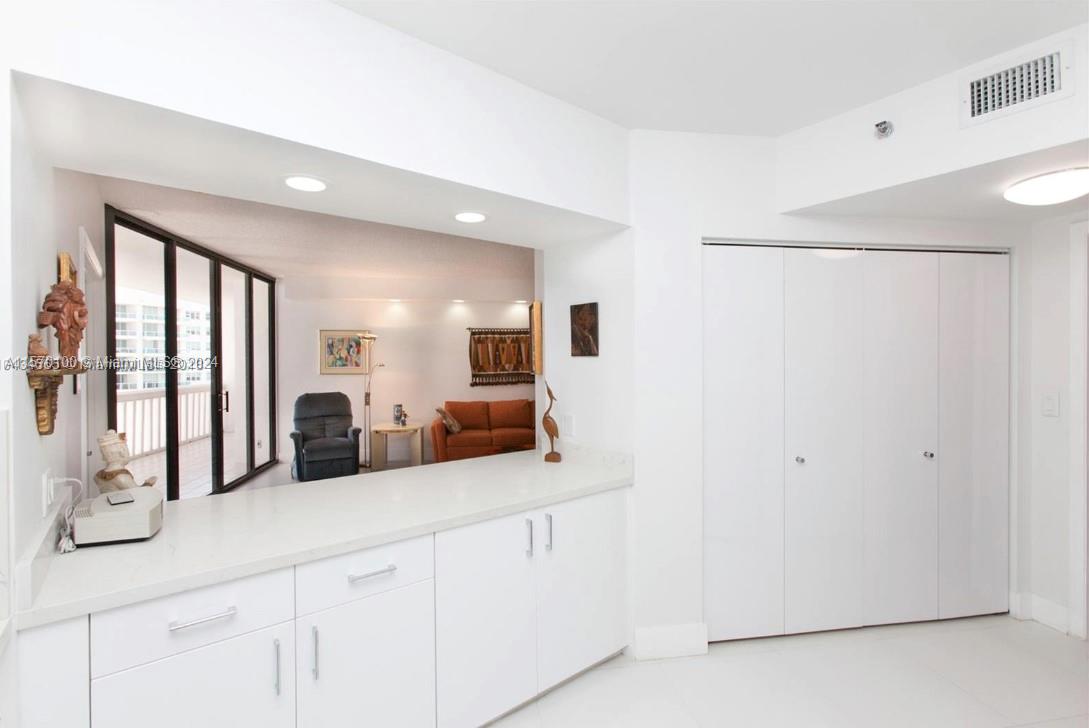 20281 E Country Club Dr 2310, Aventura, Florida 33180, 2 Bedrooms Bedrooms, ,2 BathroomsBathrooms,Residentiallease,For Rent,20281 E Country Club Dr 2310,A11570100