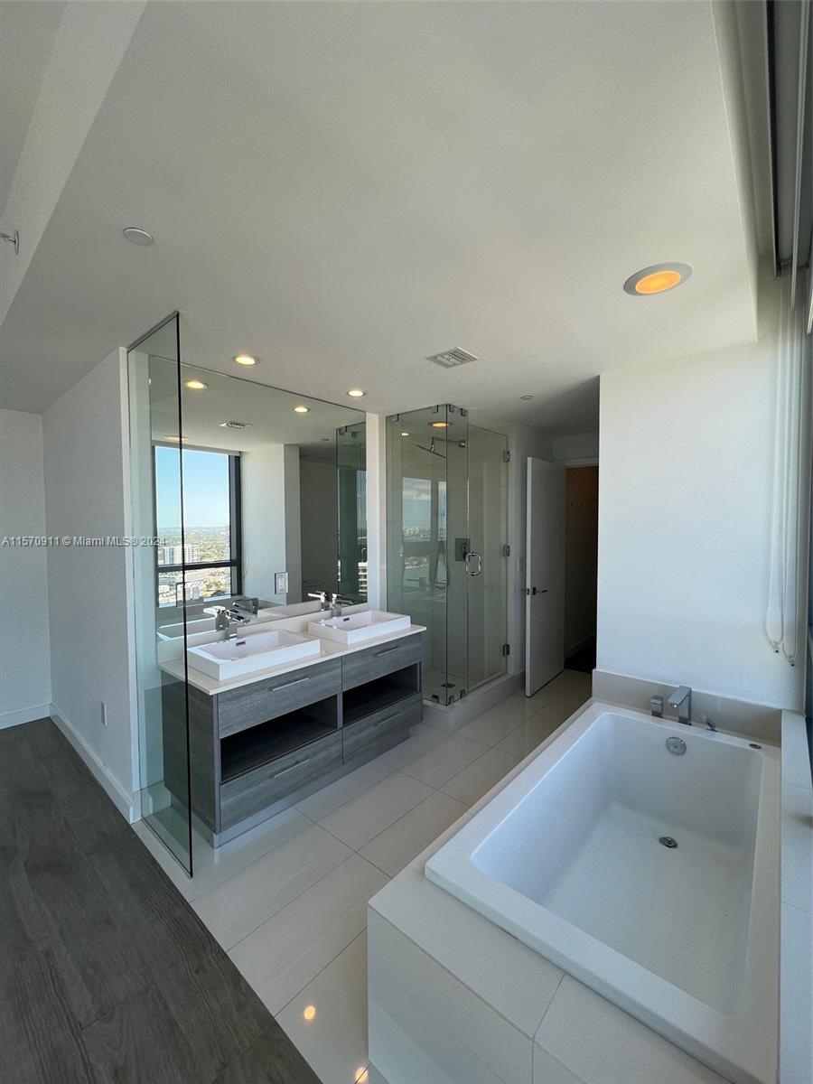 650 NE 32nd St 3508, Miami, Florida 33137, 1 Bedroom Bedrooms, ,1 BathroomBathrooms,Residentiallease,For Rent,650 NE 32nd St 3508,A11570911