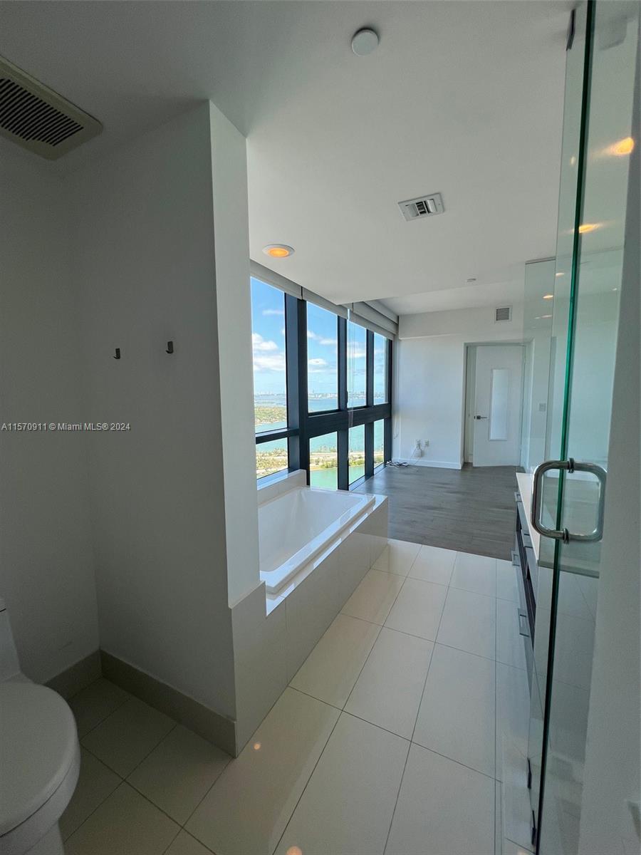 650 NE 32nd St 3508, Miami, Florida 33137, 1 Bedroom Bedrooms, ,1 BathroomBathrooms,Residentiallease,For Rent,650 NE 32nd St 3508,A11570911
