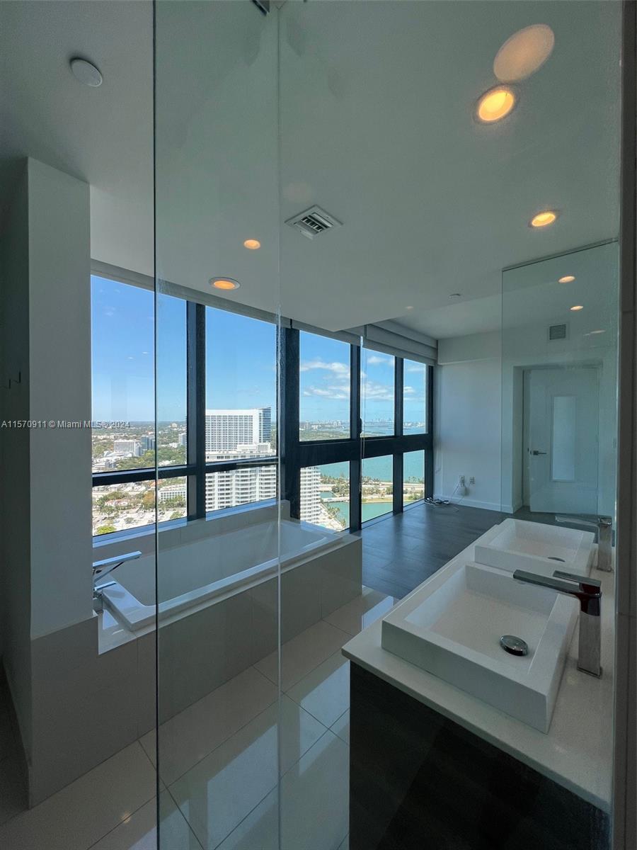 650 NE 32nd St 3508, Miami, Florida 33137, 1 Bedroom Bedrooms, ,1 BathroomBathrooms,Residentiallease,For Rent,650 NE 32nd St 3508,A11570911