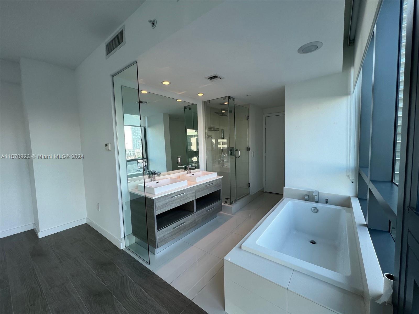 650 NE 32nd St 1008, Miami, Florida 33137, 1 Bedroom Bedrooms, ,1 BathroomBathrooms,Residentiallease,For Rent,650 NE 32nd St 1008,A11570823