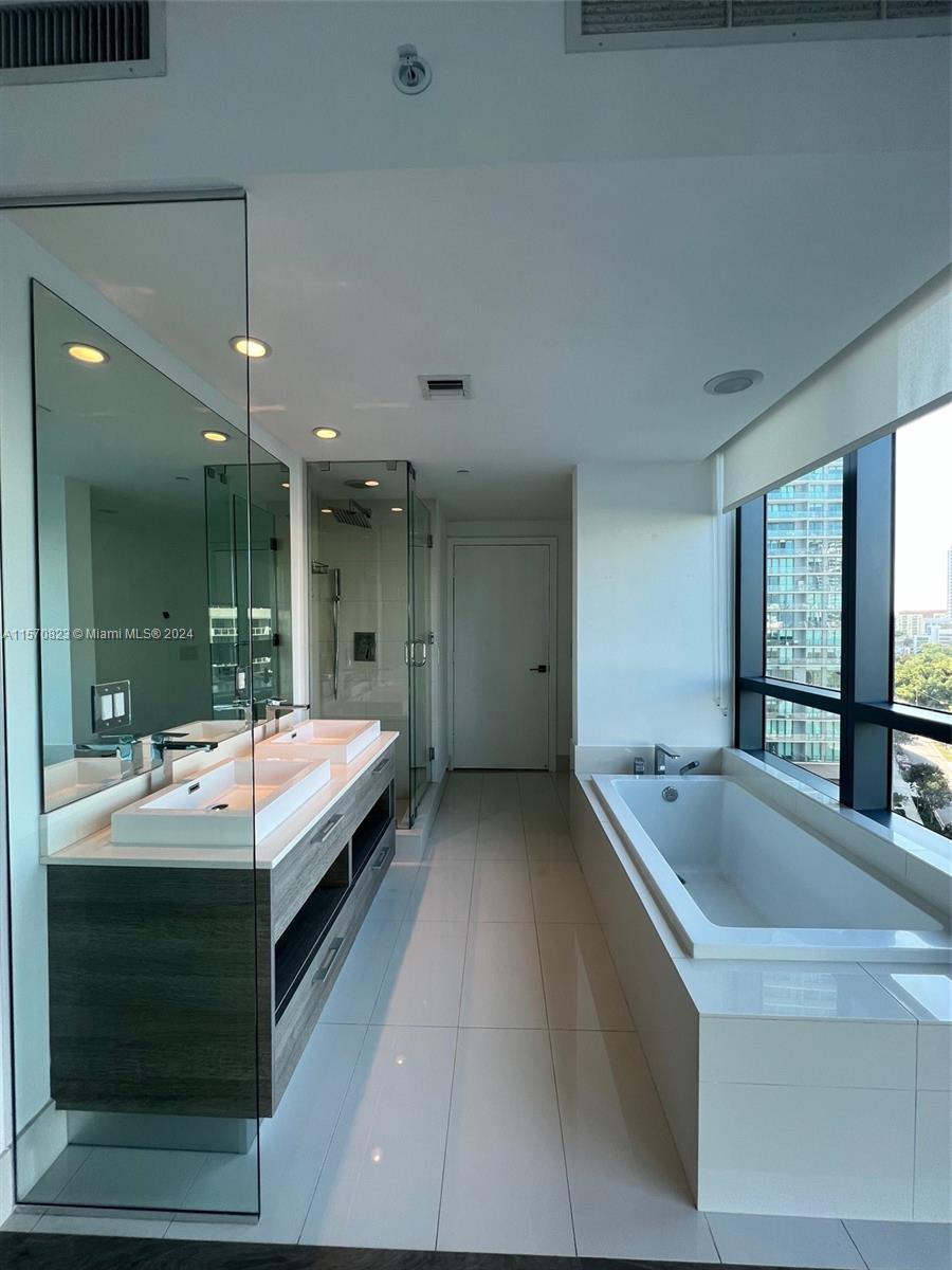 650 NE 32nd St 1008, Miami, Florida 33137, 1 Bedroom Bedrooms, ,1 BathroomBathrooms,Residentiallease,For Rent,650 NE 32nd St 1008,A11570823