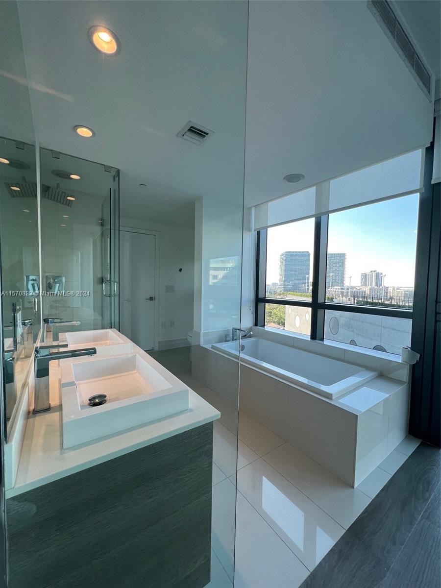 650 NE 32nd St 1008, Miami, Florida 33137, 1 Bedroom Bedrooms, ,1 BathroomBathrooms,Residentiallease,For Rent,650 NE 32nd St 1008,A11570823