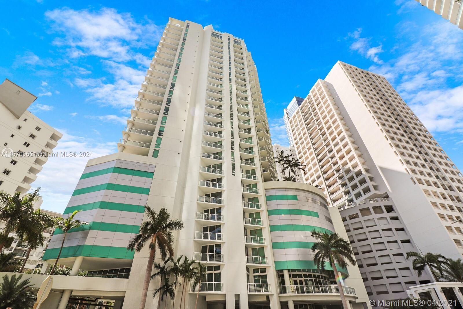 EXQUISITE CONDO IN THE HEART OF BRICKELL WITH EXTRAORDINARY VIEWS OF THE BAY AND CITY. THIS 2/2.5 OFFERS 1,298 SQFT OF SPACE WITH MARBLE FLOORS THROUGHOUT. 9FT CEILINGS, CHERRY WOOD KITCHENS, INFINITY EDGE BATHTUBS, GLASS SHOWERS, SPACIOUS PRIVATE BALCONY AND MORE. UPSCALE AMENITIES, SUCH AS, CLUB ROOM, ROOF TOP POOL & HOT TUB, ROOF TOP FITNESS CENTER, BUSINESS CENTER, 24 HOUR CONCIERGE AND VALET. SHORT WALK TO SHOPS AND RESTUARANTS, BRICKELL CITY CENTRE, MARY BRICKELL VILLAGE, MINUTES FROM BEACH AND MIAMI INTERNATIONAL AIRPORT. SEE BROKER REMARKS.