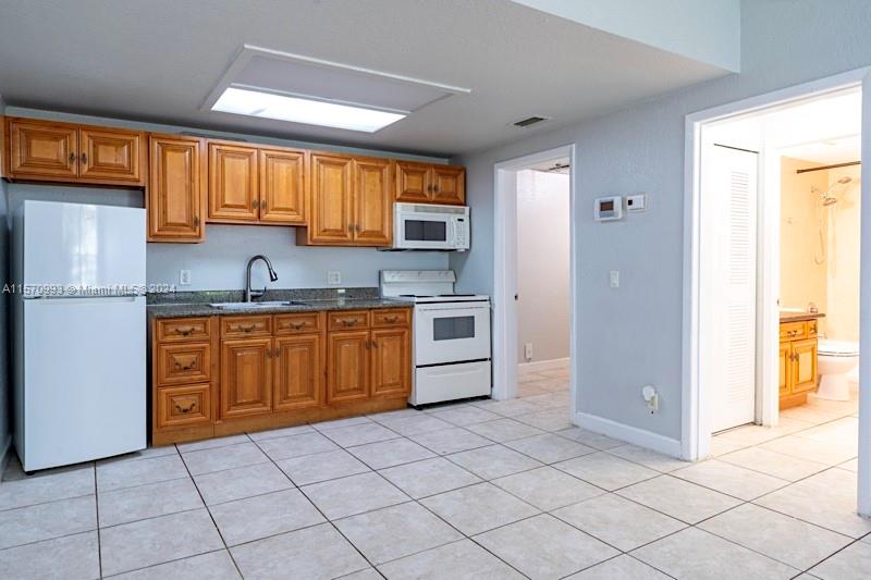 7218 Southgate Blvd 7218, Tamarac, Florida 33321, 1 Bedroom Bedrooms, ,1 BathroomBathrooms,Residentiallease,For Rent,7218 Southgate Blvd 7218,A11570993