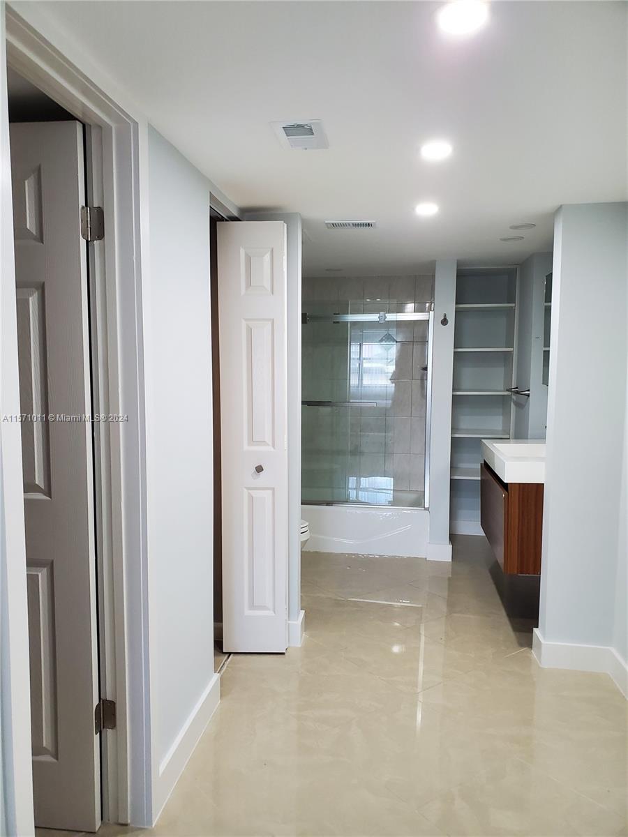 1301 NE 7th St 318, Hallandale Beach, Florida 33009, 3 Bedrooms Bedrooms, ,2 BathroomsBathrooms,Residentiallease,For Rent,1301 NE 7th St 318,A11571011
