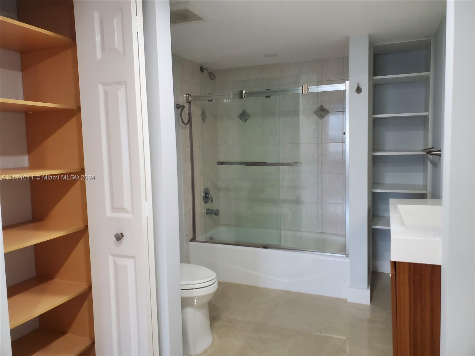 1301 NE 7th St 318, Hallandale Beach, Florida 33009, 3 Bedrooms Bedrooms, ,2 BathroomsBathrooms,Residentiallease,For Rent,1301 NE 7th St 318,A11571011
