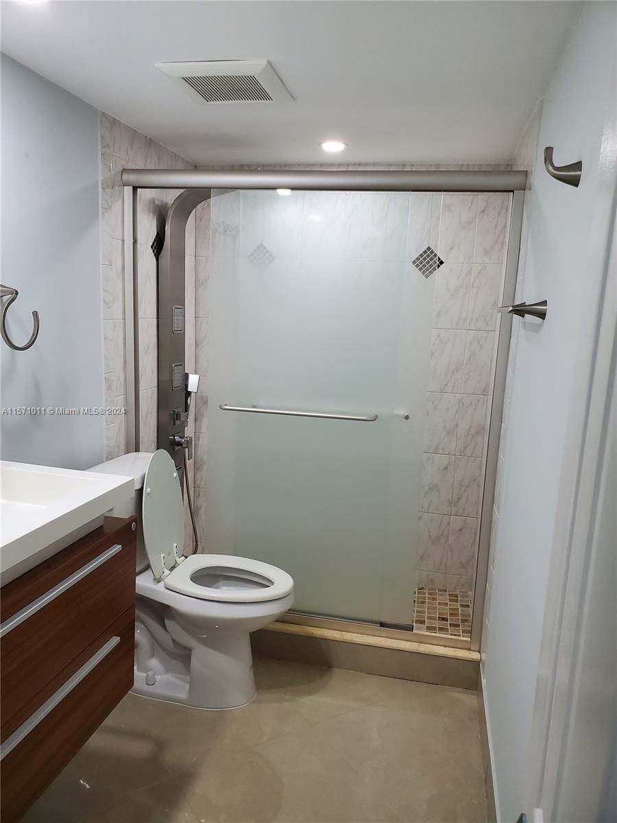 1301 NE 7th St 318, Hallandale Beach, Florida 33009, 3 Bedrooms Bedrooms, ,2 BathroomsBathrooms,Residentiallease,For Rent,1301 NE 7th St 318,A11571011