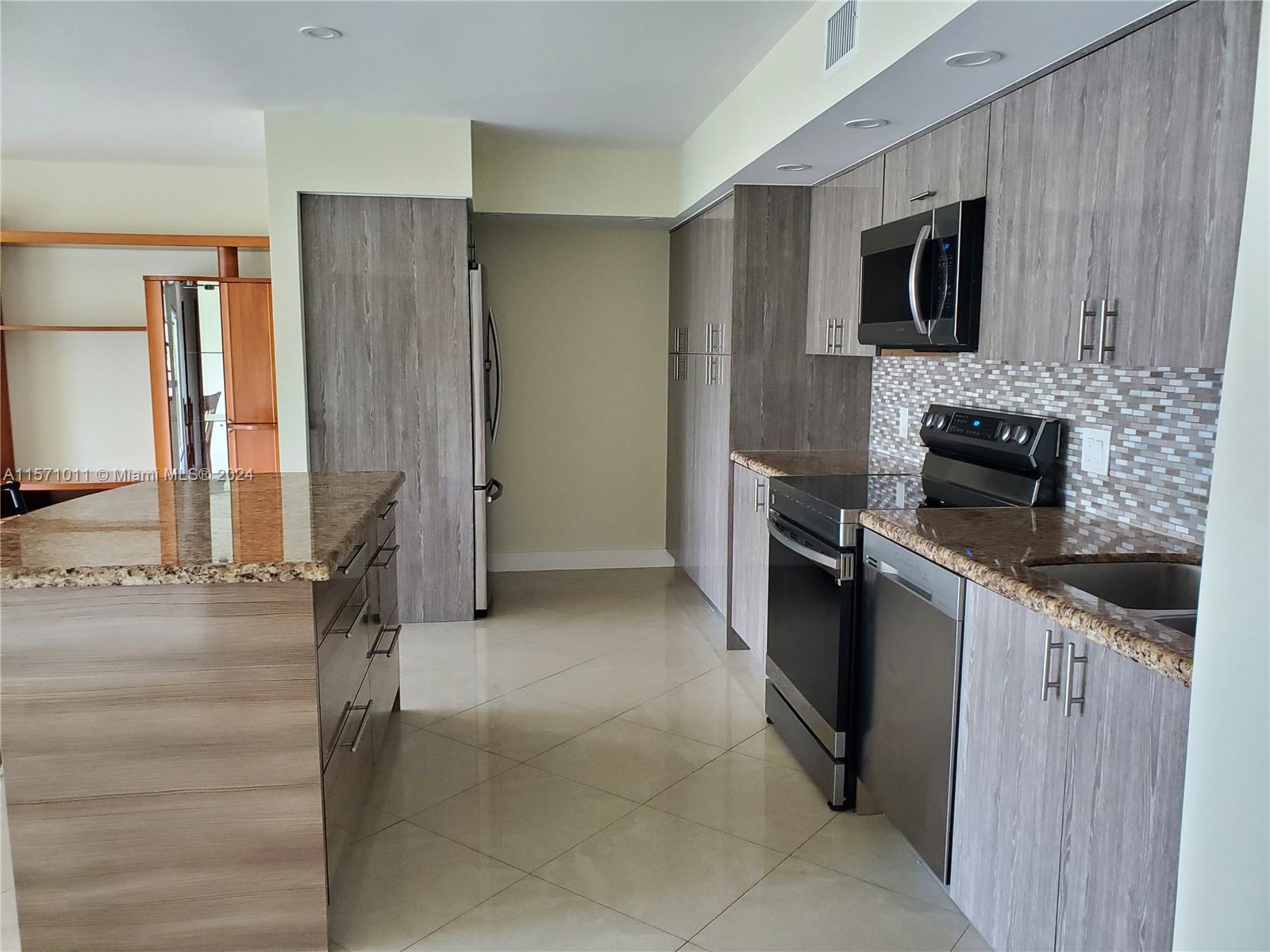 1301 NE 7th St 318, Hallandale Beach, Florida 33009, 3 Bedrooms Bedrooms, ,2 BathroomsBathrooms,Residentiallease,For Rent,1301 NE 7th St 318,A11571011
