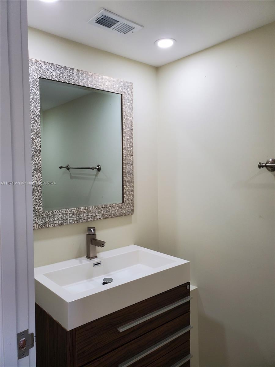 1301 NE 7th St 318, Hallandale Beach, Florida 33009, 3 Bedrooms Bedrooms, ,2 BathroomsBathrooms,Residentiallease,For Rent,1301 NE 7th St 318,A11571011