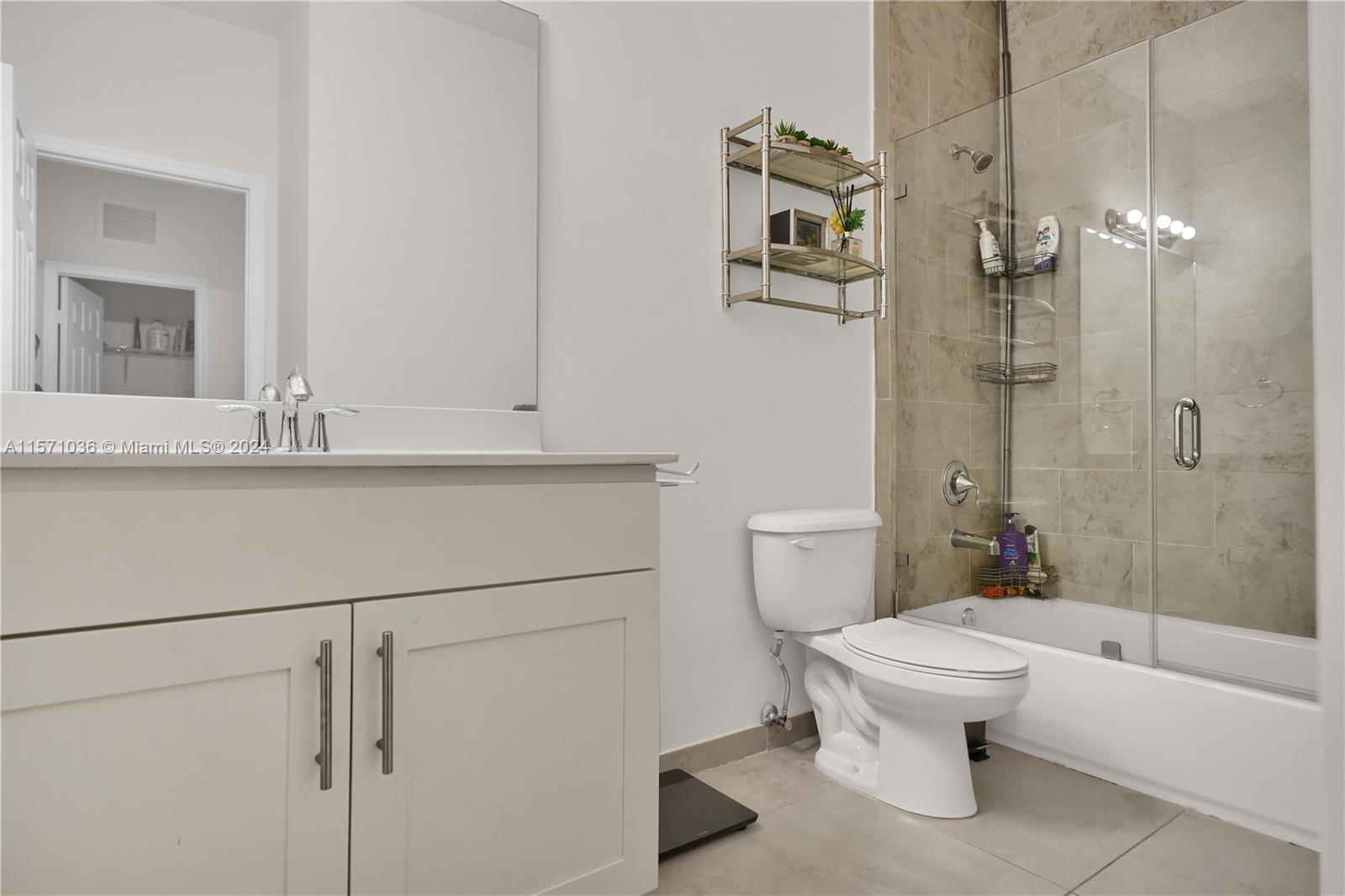 10440 NW 61st St, Doral, Florida 33178, 4 Bedrooms Bedrooms, ,3 BathroomsBathrooms,Residentiallease,For Rent,10440 NW 61st St,A11571036