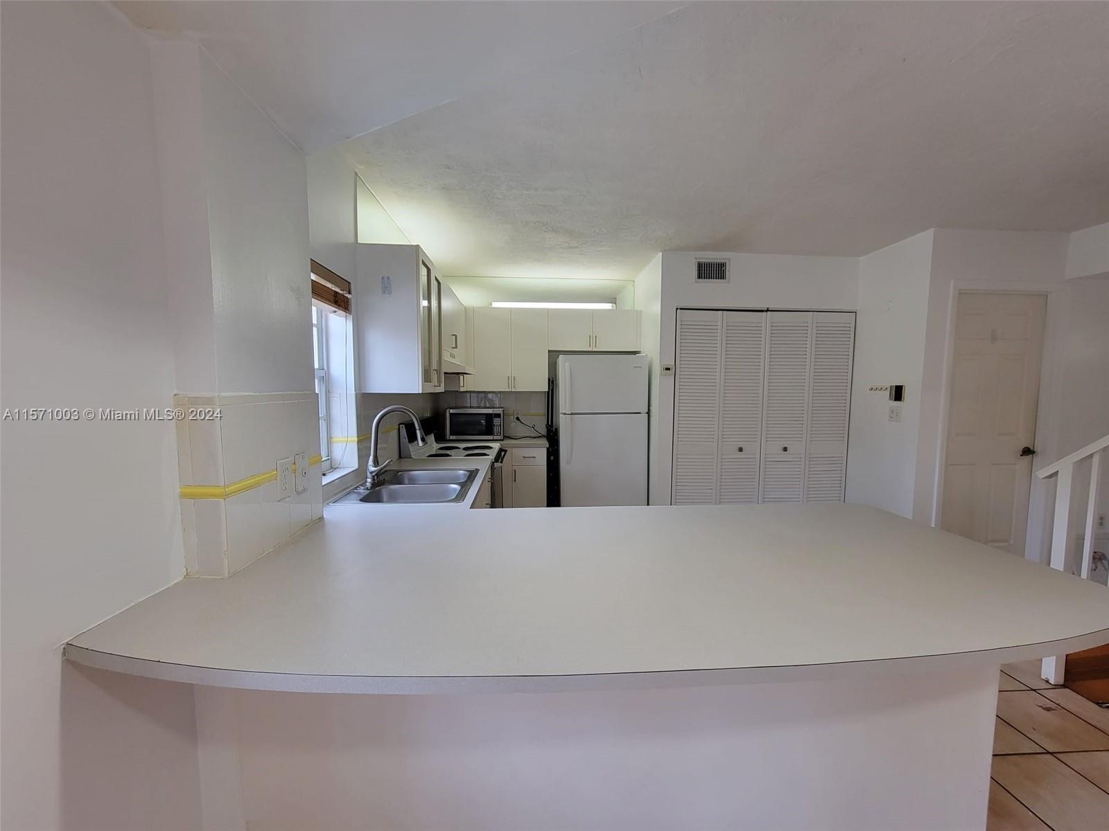 3356 Bird Ave 13, Miami, Florida 33133, 2 Bedrooms Bedrooms, ,2 BathroomsBathrooms,Residentiallease,For Rent,3356 Bird Ave 13,A11571003