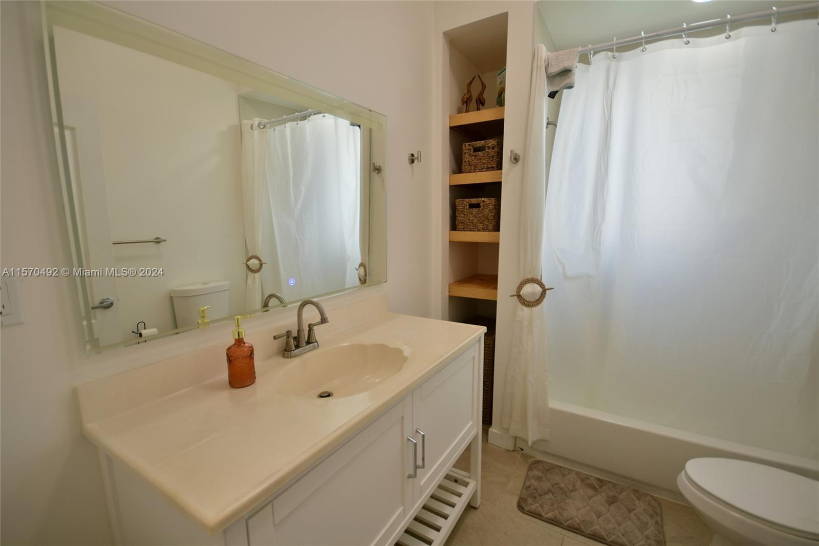 556 NW 35th St 0, Miami, Florida 33127, 4 Bedrooms Bedrooms, ,3 BathroomsBathrooms,Residentiallease,For Rent,556 NW 35th St 0,A11570492