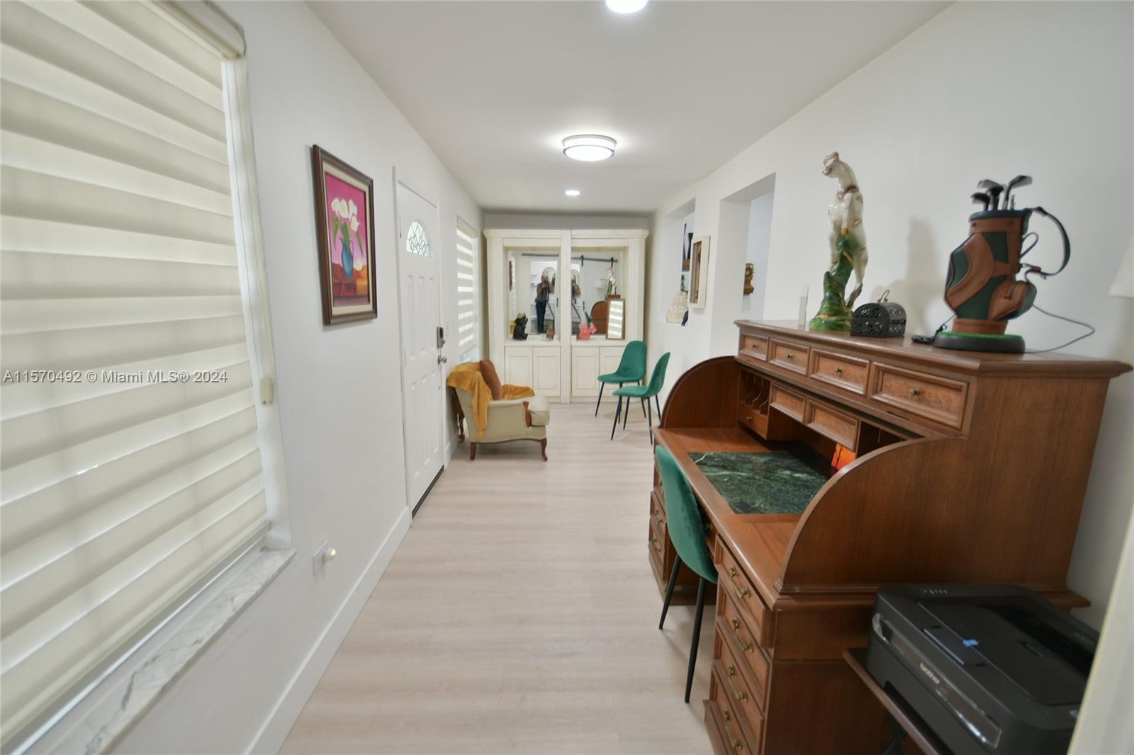 Foyer/Front Door Entrance