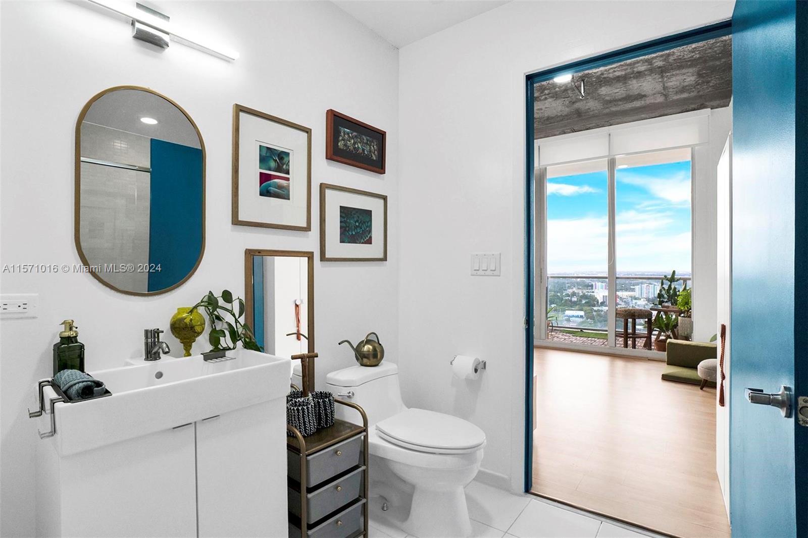 2nd bathroom/shower