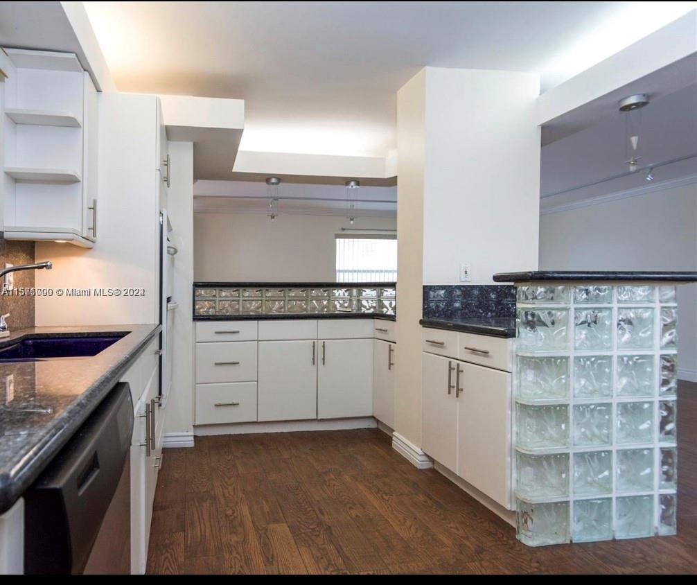 121 Golden Isles Dr 307, Hallandale Beach, Florida 33009, 3 Bedrooms Bedrooms, ,2 BathroomsBathrooms,Residential,For Sale,121 Golden Isles Dr 307,A11571090