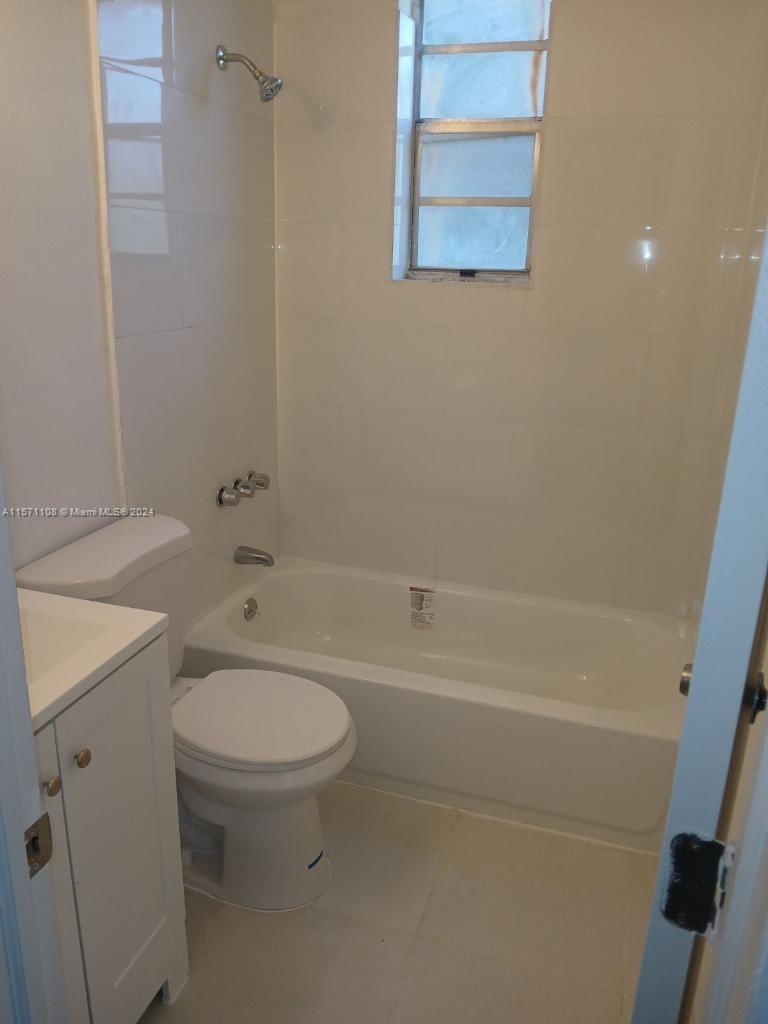 1003 SW 15th Ave 11, Miami, Florida 33135, 1 Bedroom Bedrooms, ,1 BathroomBathrooms,Residentiallease,For Rent,1003 SW 15th Ave 11,A11571108