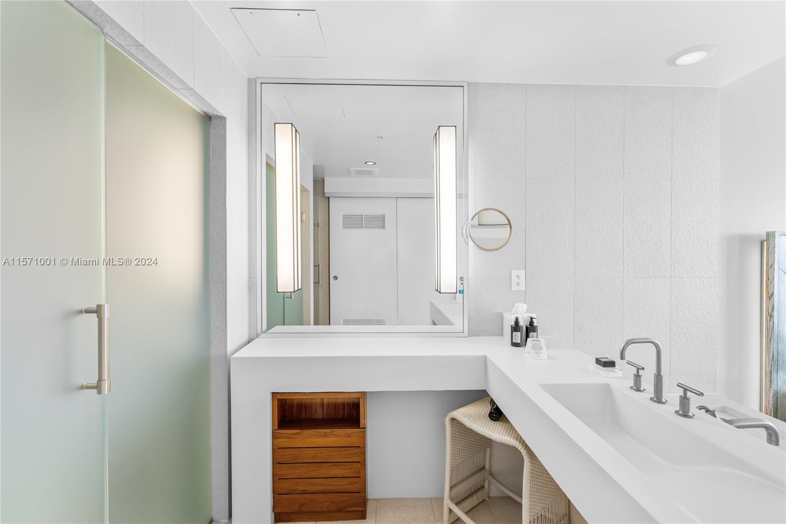 3101 Bayshore Dr 2205, Fort Lauderdale, Florida 33304, 2 Bedrooms Bedrooms, ,2 BathroomsBathrooms,Residential,For Sale,3101 Bayshore Dr 2205,A11571001