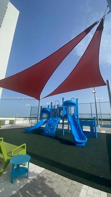16385 Biscayne Blvd 519, North Miami Beach, Florida 33160, 2 Bedrooms Bedrooms, ,2 BathroomsBathrooms,Residentiallease,For Rent,16385 Biscayne Blvd 519,A11571110