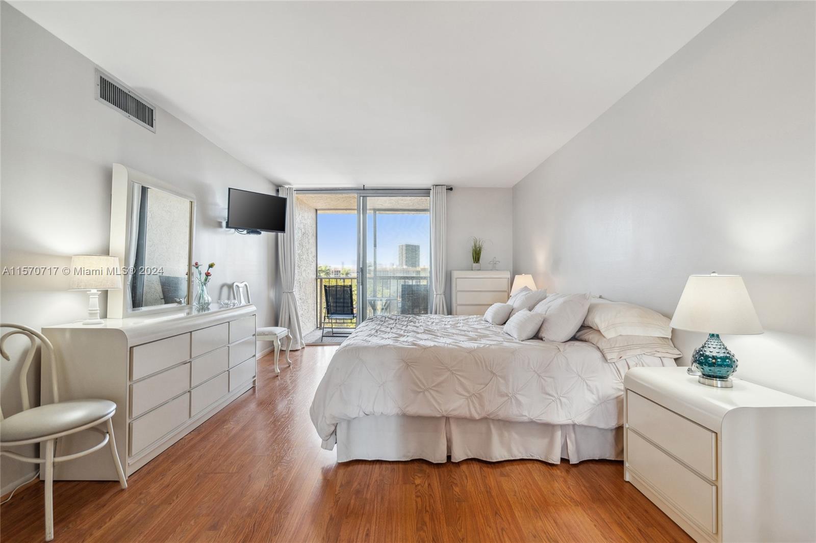 2001 Atlantic Shores Blvd 520, Hallandale Beach, Florida 33009, 2 Bedrooms Bedrooms, ,2 BathroomsBathrooms,Residential,For Sale,2001 Atlantic Shores Blvd 520,A11570717