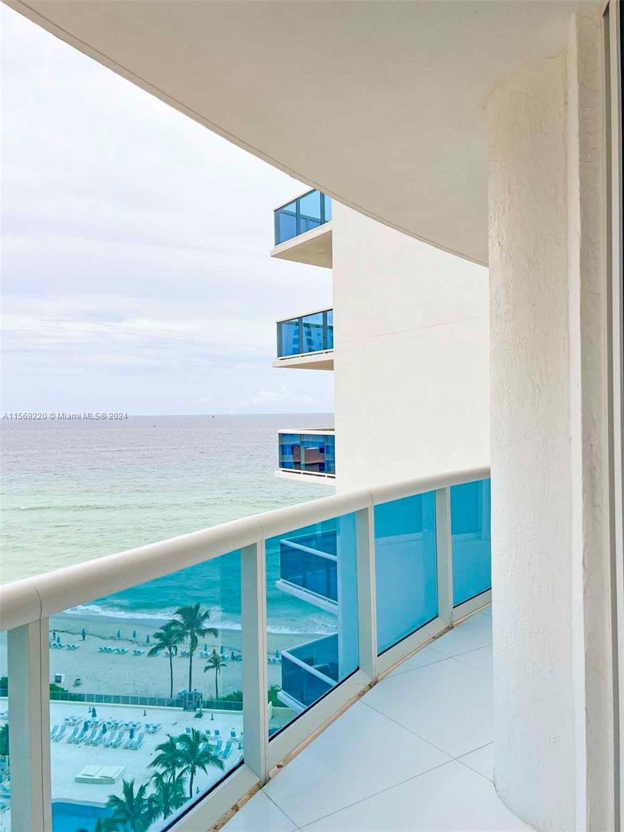 Condo for Rent in Hollywood, FL