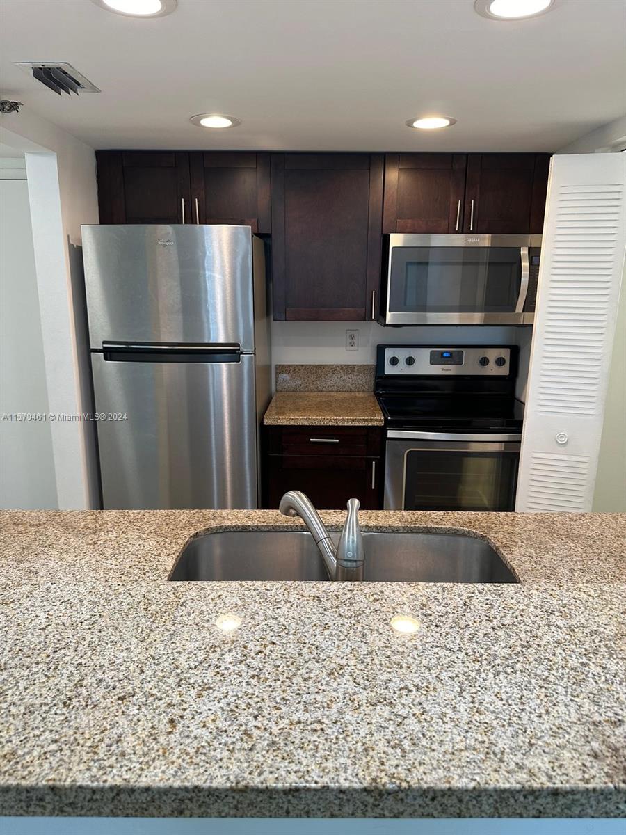 800 N Miami Ave E-1410, Miami, Florida 33136, 2 Bedrooms Bedrooms, ,2 BathroomsBathrooms,Residentiallease,For Rent,800 N Miami Ave E-1410,A11570461