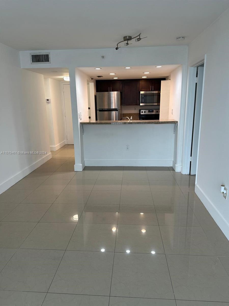 800 N Miami Ave E-1410, Miami, Florida 33136, 2 Bedrooms Bedrooms, ,2 BathroomsBathrooms,Residentiallease,For Rent,800 N Miami Ave E-1410,A11570461