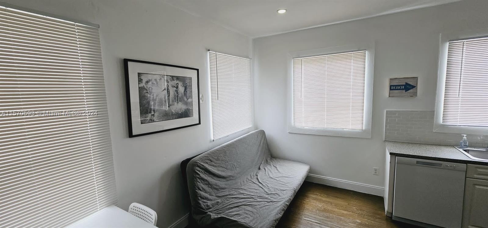 842 Meridian Ave 3D, Miami Beach, Florida 33139, 1 Bedroom Bedrooms, ,1 BathroomBathrooms,Residential,For Sale,842 Meridian Ave 3D,A11570593