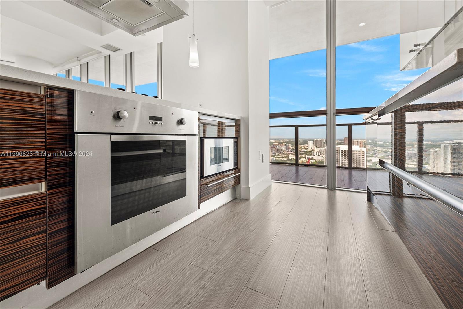 1100 Biscayne Blvd 4308, Miami, Florida 33132, 2 Bedrooms Bedrooms, ,2 BathroomsBathrooms,Residentiallease,For Rent,1100 Biscayne Blvd 4308,A11566823