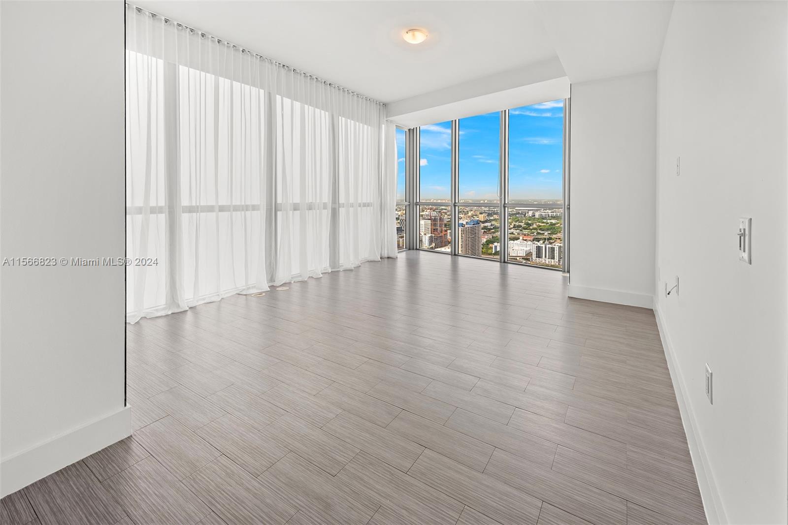 1100 Biscayne Blvd 4308, Miami, Florida 33132, 2 Bedrooms Bedrooms, ,2 BathroomsBathrooms,Residentiallease,For Rent,1100 Biscayne Blvd 4308,A11566823